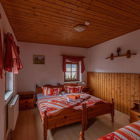Pension Und Gaststaette Zur Knappenschaenke Thermalbad Wiesenbad Luaran gambar