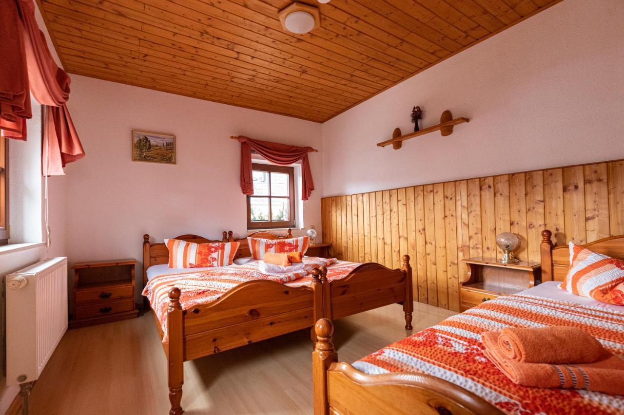 Pension Und Gaststaette Zur Knappenschaenke Thermalbad Wiesenbad Luaran gambar