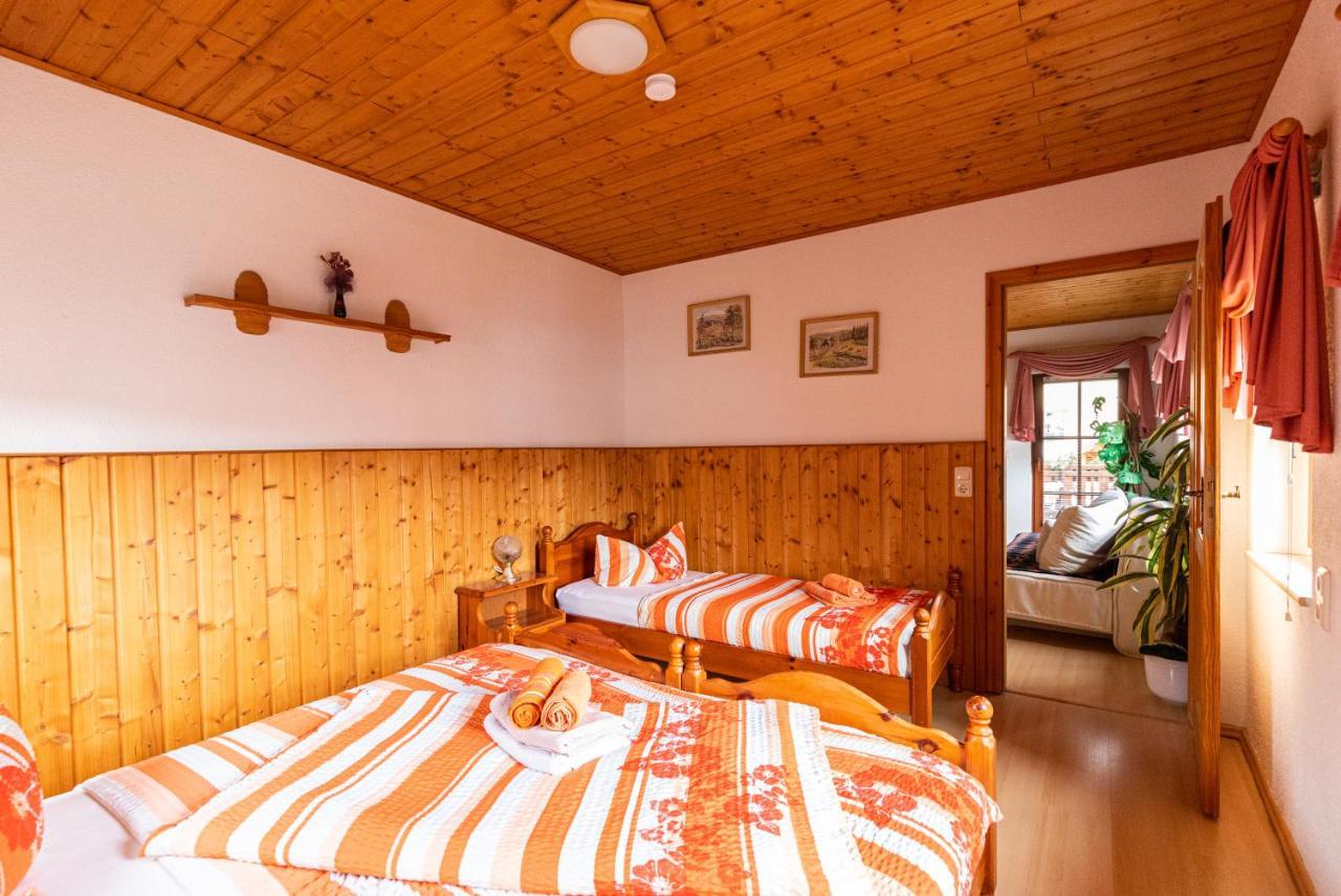 Pension Und Gaststaette Zur Knappenschaenke Thermalbad Wiesenbad Luaran gambar