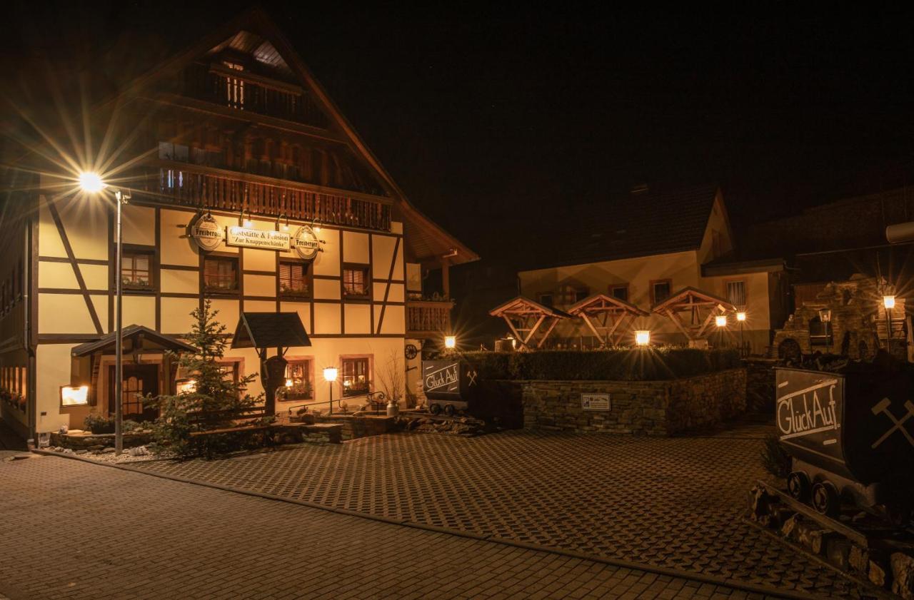Pension Und Gaststaette Zur Knappenschaenke Thermalbad Wiesenbad Luaran gambar