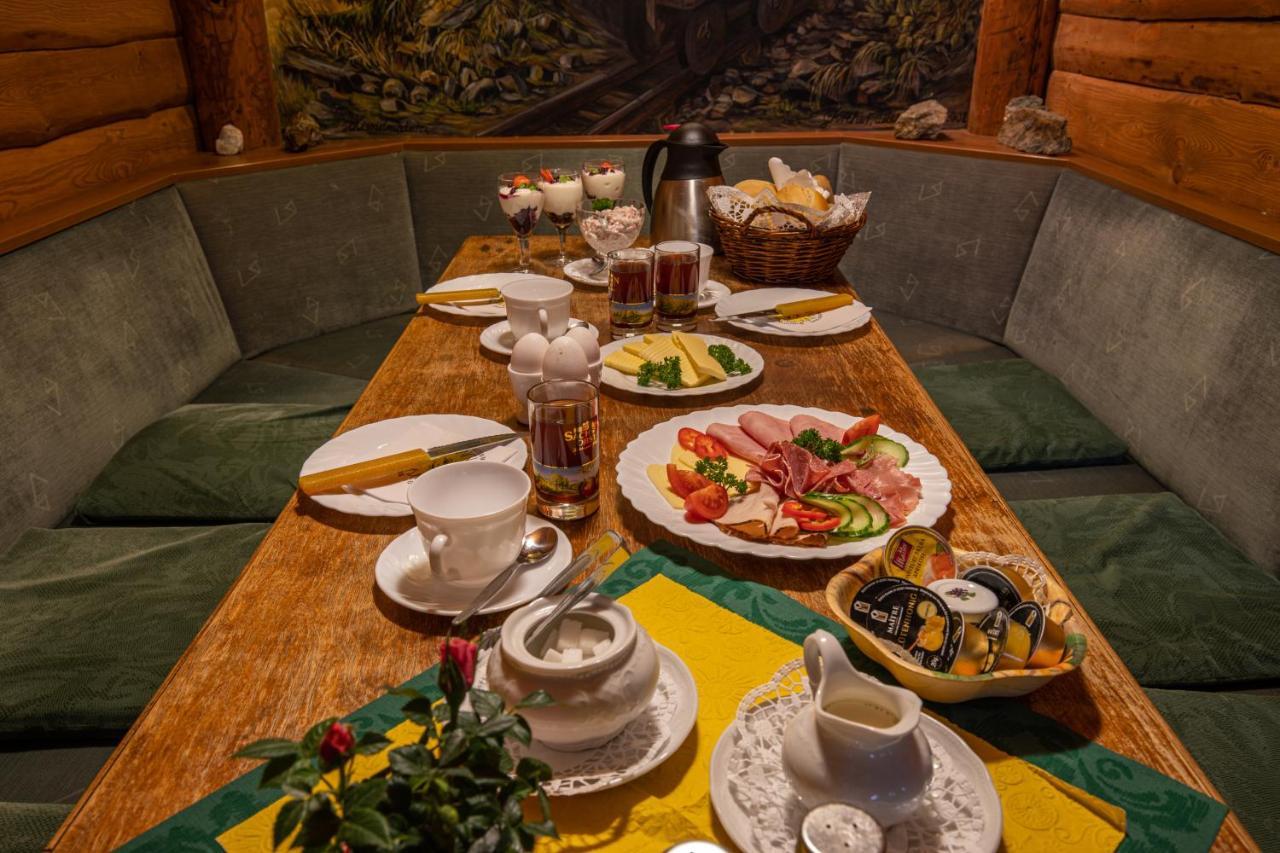 Pension Und Gaststaette Zur Knappenschaenke Thermalbad Wiesenbad Luaran gambar