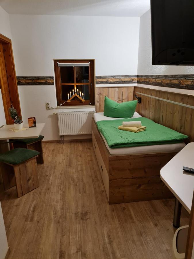 Pension Und Gaststaette Zur Knappenschaenke Thermalbad Wiesenbad Luaran gambar