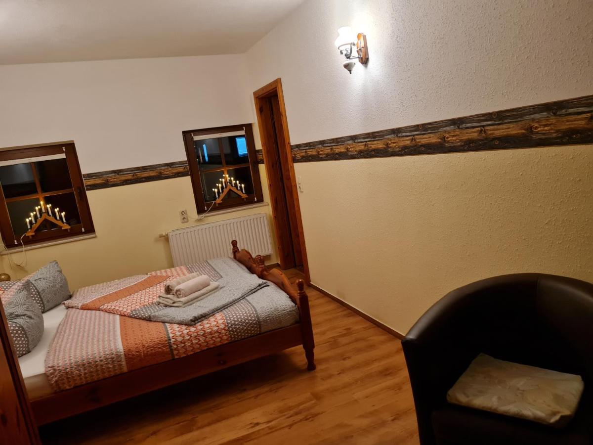 Pension Und Gaststaette Zur Knappenschaenke Thermalbad Wiesenbad Luaran gambar