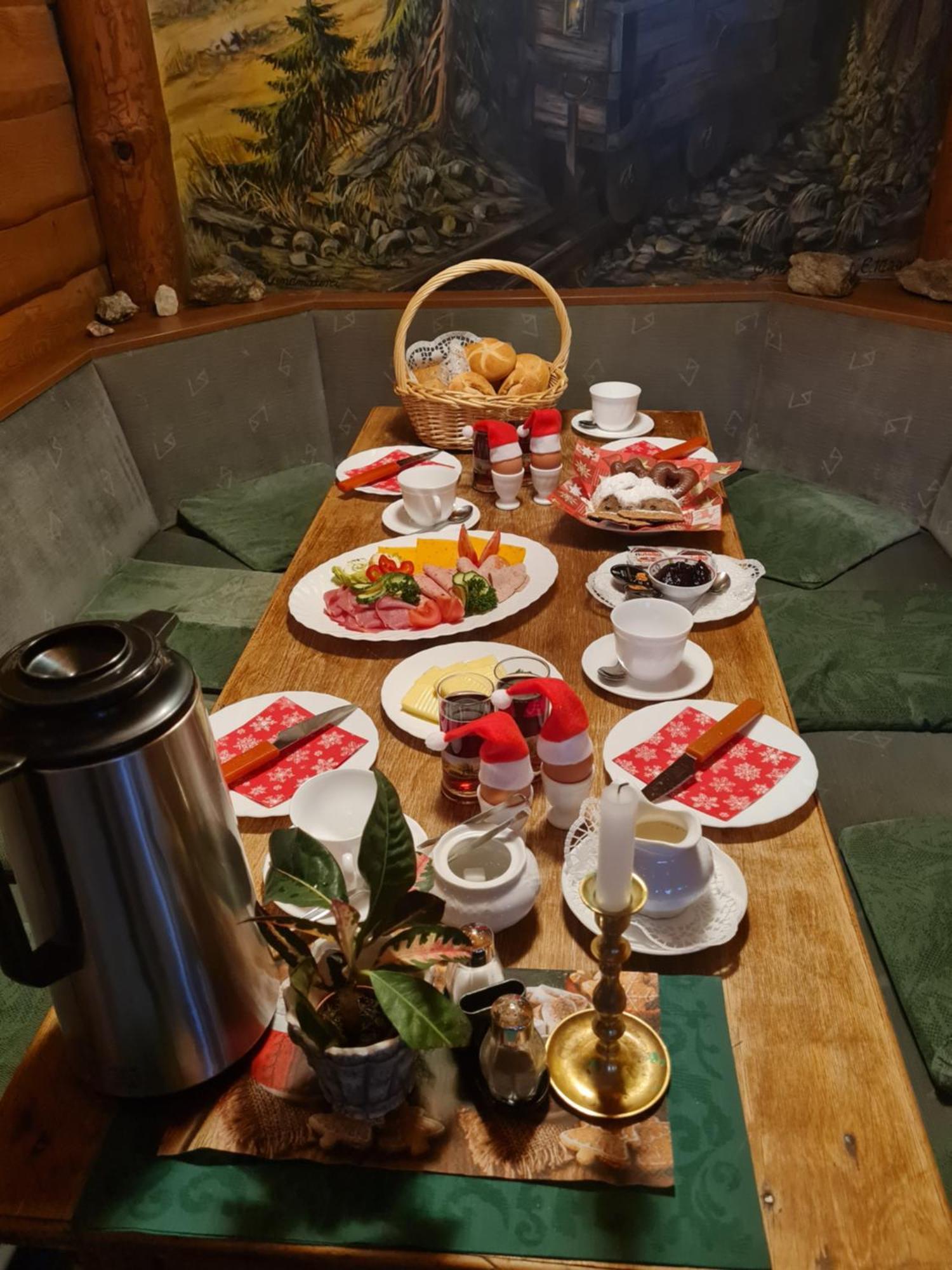 Pension Und Gaststaette Zur Knappenschaenke Thermalbad Wiesenbad Bilik gambar