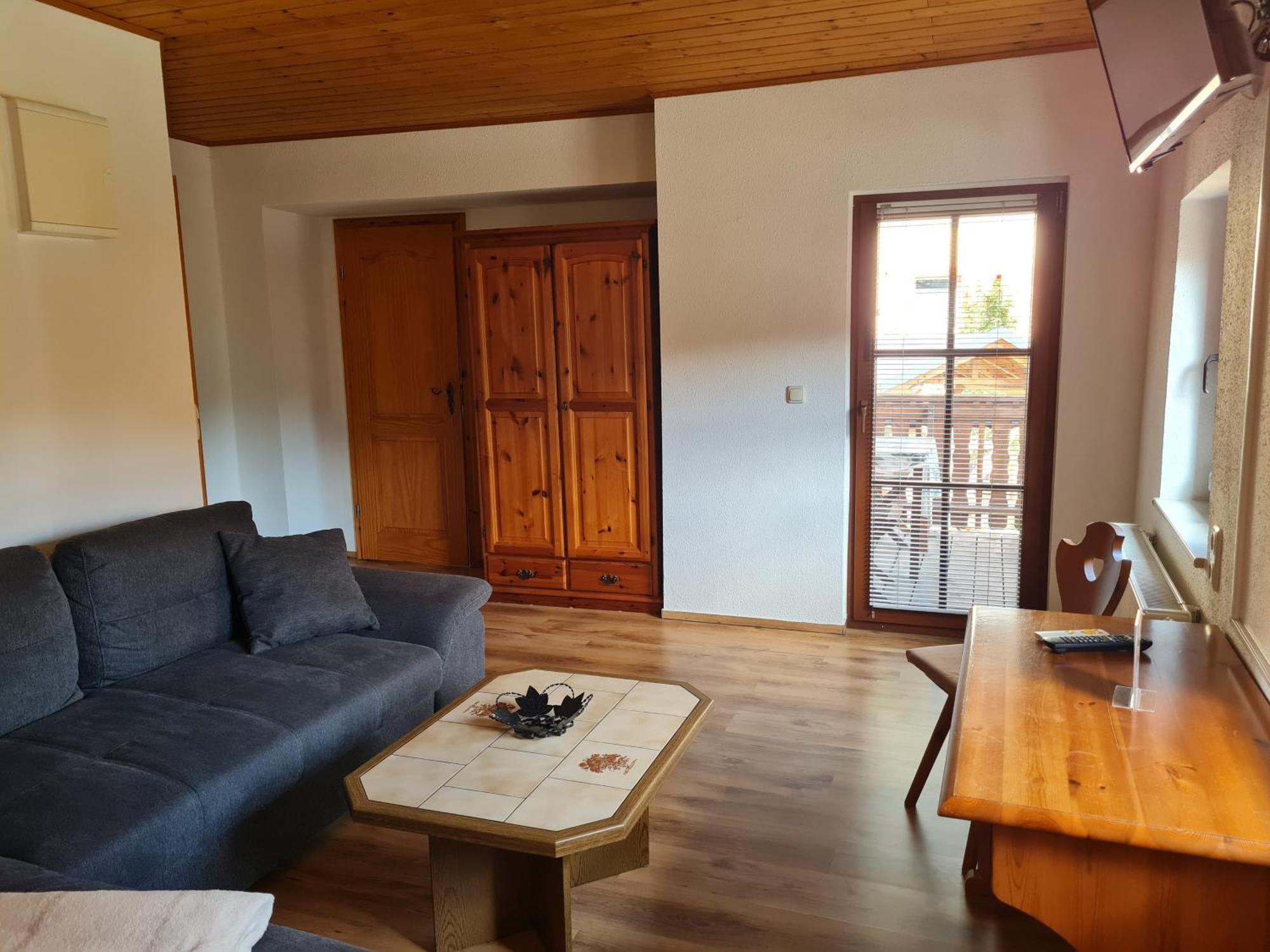 Pension Und Gaststaette Zur Knappenschaenke Thermalbad Wiesenbad Bilik gambar